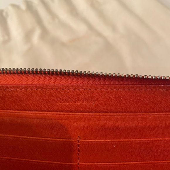 CELINE Zipped Orange Wallet in Grained Calfskin - Picture 9 of 12
